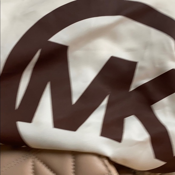 Michael Kors Sloan Bag - Picture 3 of 11